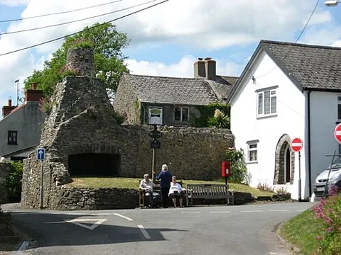 st florence: a village and community in south Pembrokeshire, Wales (OS grid ref SN0801)