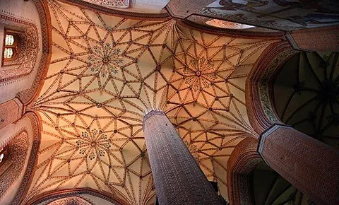 star vault: a vault whose ribs radiate to form patterns reminiscent of stars