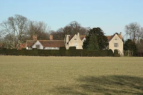 stragglethorpe: a small village in Brant Broughton and Stragglethorpe parish, North Kesteven district,...