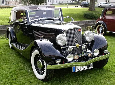 straight-eight: an engine with eight cylinders in one line or row