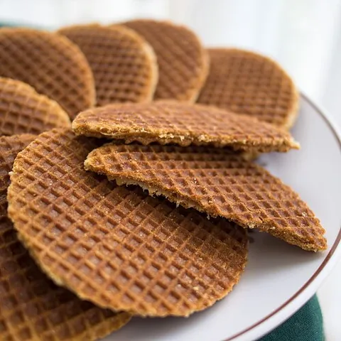 stroopwafel: a Dutch waffle made from two thin wafers with syrup in between