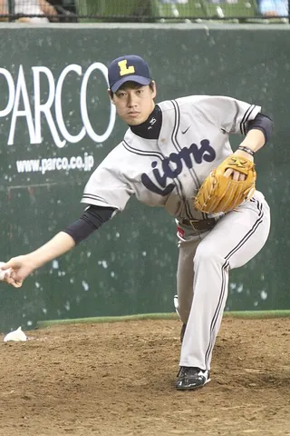 submarine pitch: a pitch thrown with an underarm-to-sidearm motion