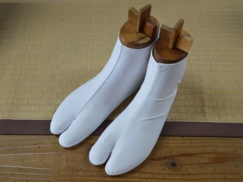 tabi: traditional Japanese ankle socks with a separate section for the big toe