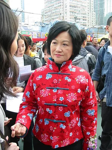 tangzhuang: a Chinese jacket with a mandarin collar, a modern adaptation of the magua