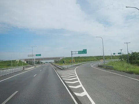 tarlac city: a city in the province of Tarlac, Central Luzon, Philippines