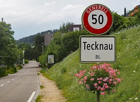 tecknau: a municipality in Sissach district, Basel-Landschaft canton, Switzerland