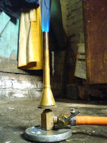 teclu burner: a variant of the Bunsen burner that produces a hotter flame by means of a conical lower section...