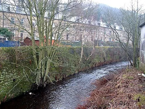 thongsbridge: a village in Holme Valley parish, Kirklees borough, West Yorkshire, England (OS grid ref SE1509)