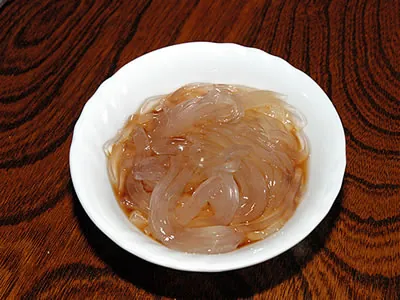 tokoroten: a dish in Japanese cuisine made from agarophytes, traditionally by boiling tengusa (Gelidium...