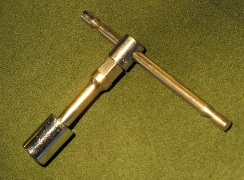 tommy bar: a short bar put through the hole in a socket spanner or box spanner to provide leverage