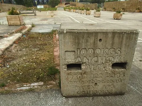 ton: the short ton of 2000 pounds (about 907 kg), 20 hundredweights of 100 pounds avoirdupois each