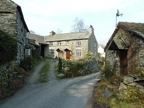 town head: a hamlet in Cliburn parish, Westmorland and Furness, Cumbria, previously in Eden district (OS grid...