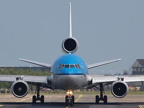 trijet: an aircraft powered by three jet engines