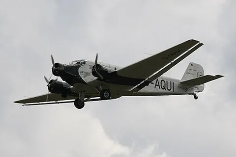 trimotor: that has three motors