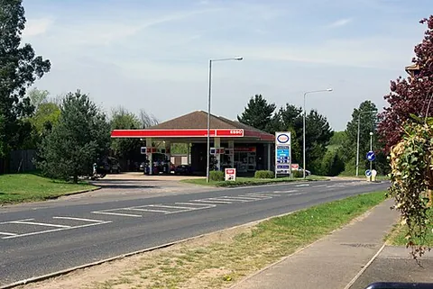 tutt hill: a settlement in Westwell parish, Ashford district, Kent, England (OS grid ref TQ9746)