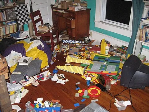 untidy: sloppy