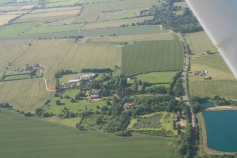 usselby: a hamlet in Osgodby parish, West Lindsey district, Lincolnshire, England (OS grid ref TF0993)
