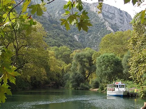 vale of tempe: the ancient name of a gorge in northern Thessaly, Greece, located between Olympus to the north and...