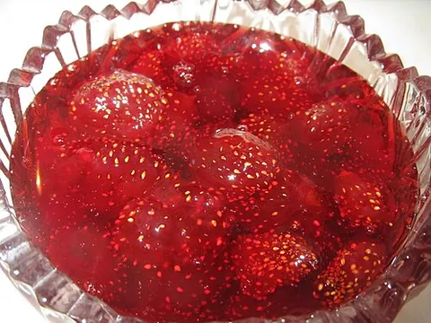 varenye: a kind of sweet fruit preserve