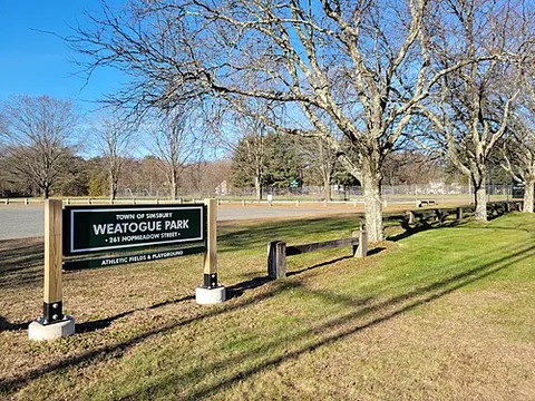 weatogue: a census-designated place in the town of Simsbury, Hartford County, Connecticut, United States