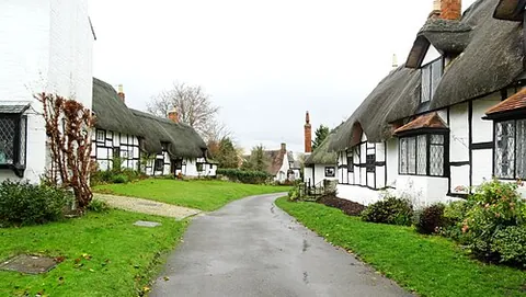 welford-on-avon: a village and civil parish in Stratford-on-Avon district, Warwickshire, England (OS grid ref SP1452)