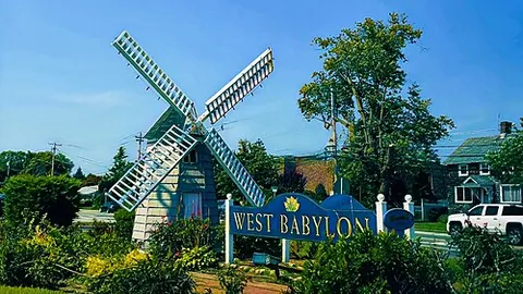 west babylon: a hamlet and census-designated place in the town of Babylon, Suffolk County, New York, United States