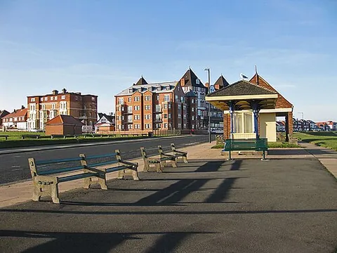 west cliff: a suburb of Bournemouth in Bournemouth, Christchurch and Poole, Dorset, England (OS grid ref SZ0790)