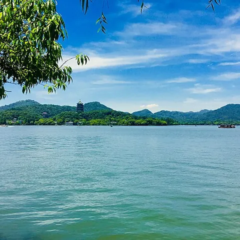 west lake: a lake in Hangzhou, Zhejiang, China