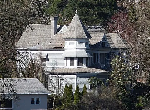 west linn: a city in Clackamas County, Oregon, United States