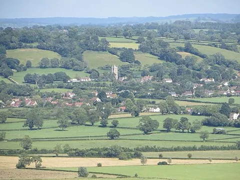 west pennard: a village and civil parish in Somerset, England, previously in Mendip district (OS grid ref ST5438)