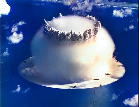wilson cloud: a transient condensation cloud surrounding large explosions in humid air