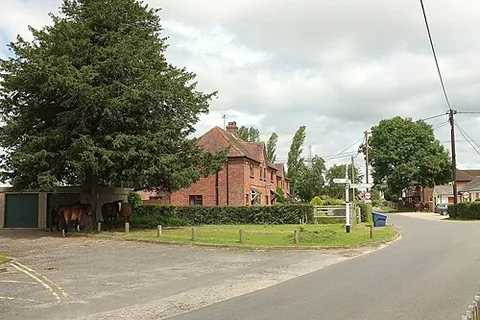 woodgreen: a village and civil parish in New Forest district, Hampshire, England (OS grid ref SU1717)