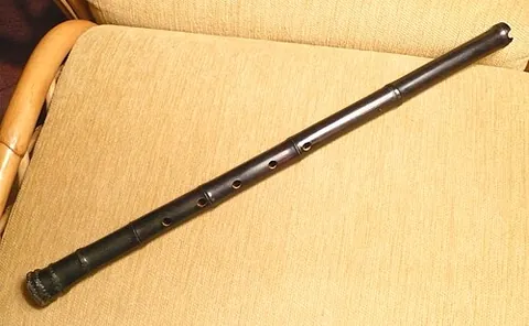 xiao: a type of Chinese flute
