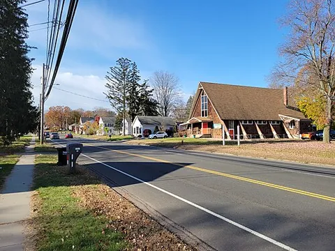 yalesville: a village in the town of Wallingford, New Haven County, Connecticut, United States