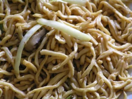 yi mein: a variety of flat Cantonese egg noodles