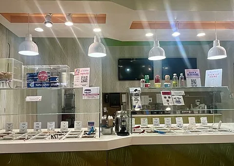 yogurtery: a restaurant specializing in frozen yogurt